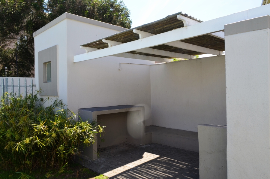 To Let 2 Bedroom Property for Rent in Strand South Western Cape